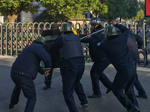 �������